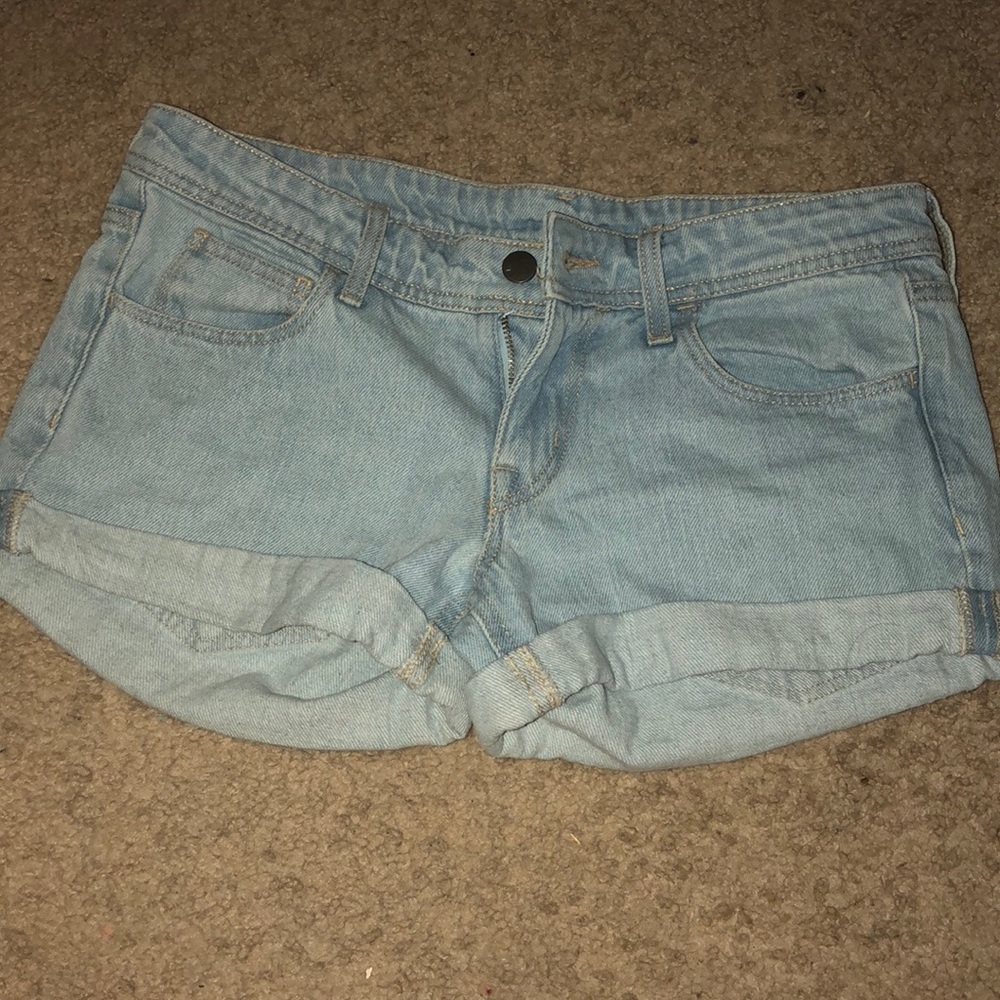 Light denim jean shorts!